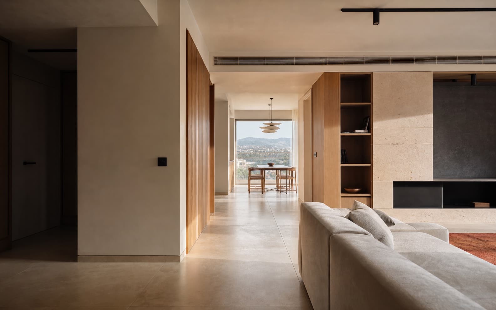 İzmir'de modern ve özenle yenilenmiş iç mekân